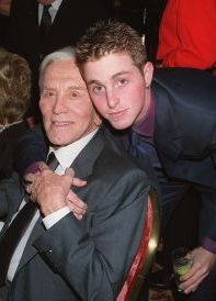 Kirk Douglas with grandson, Cameron 1999, NY.jpg